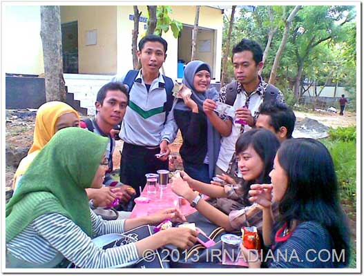 Learning activities by using mobile phone to gain knowledge
